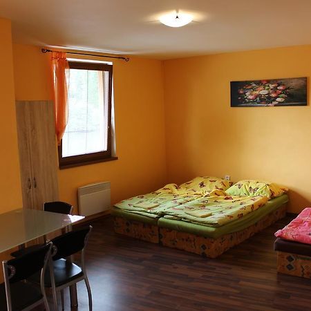 Marine Zavlahy Apartman Hrdejovice Kültér fotó