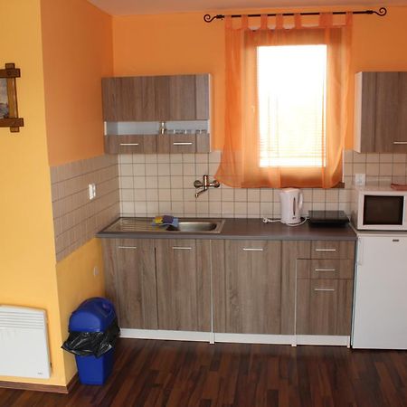 Marine Zavlahy Apartman Hrdejovice Kültér fotó