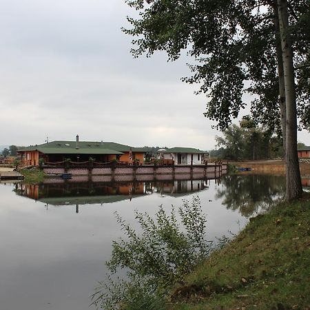 Marine Zavlahy Apartman Hrdejovice Kültér fotó