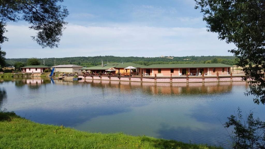 Marine Zavlahy Apartman Hrdejovice Kültér fotó