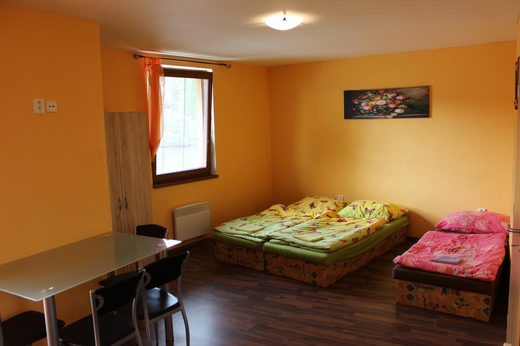Marine Zavlahy Apartman Hrdejovice Kültér fotó