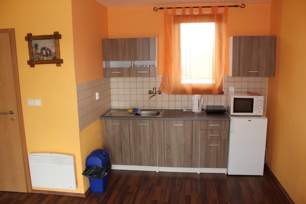 Marine Zavlahy Apartman Hrdejovice Kültér fotó