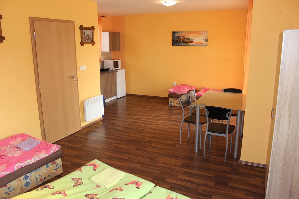 Marine Zavlahy Apartman Hrdejovice Kültér fotó